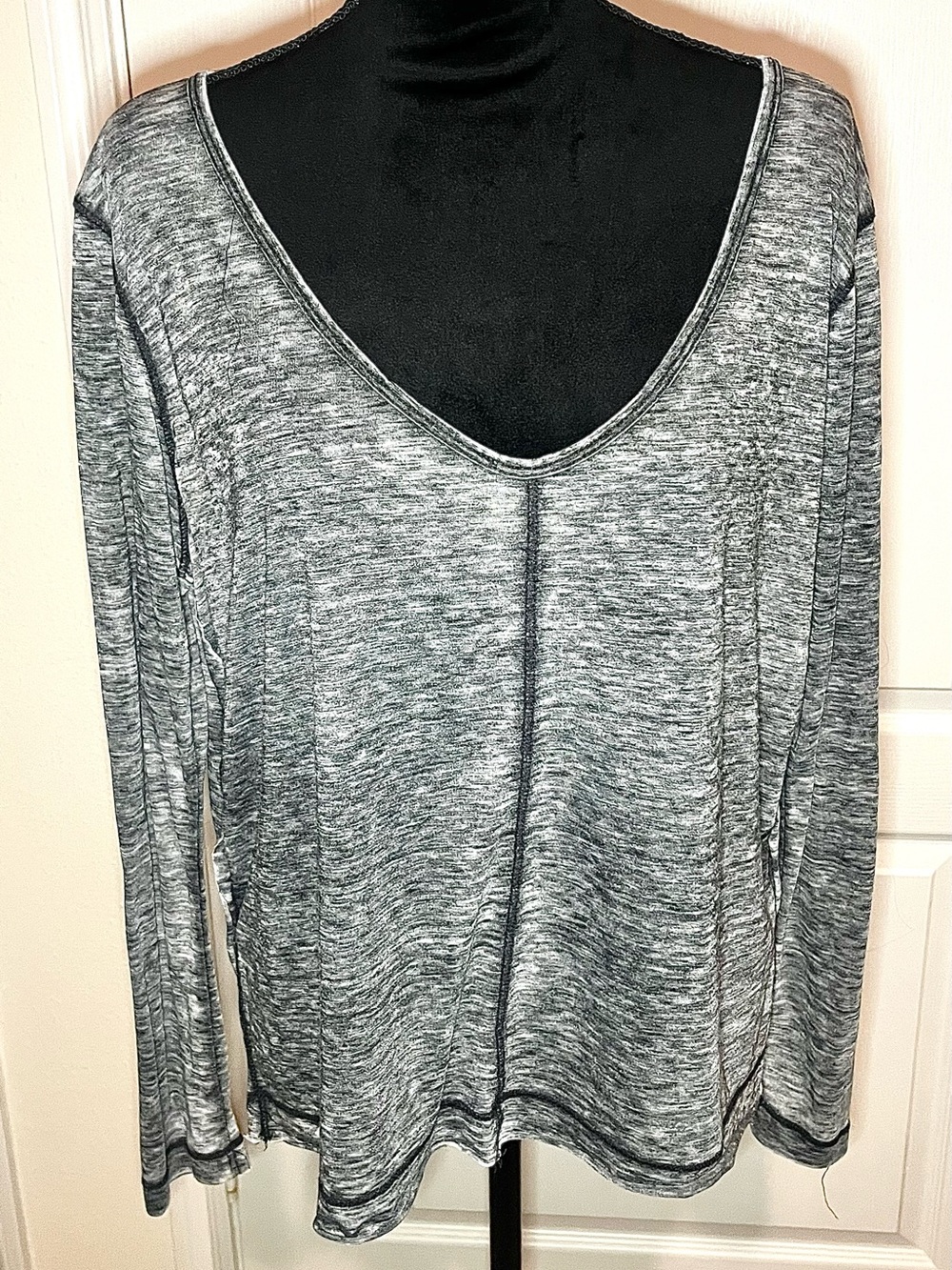 Womens Heathered Gray V-Neck Long Sleeve Top